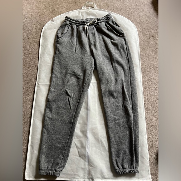 Vuori Grey Cypress joggers in size small - Picture 2 of 8